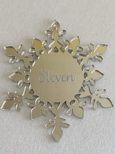 Vista 6 de Adornos para árbol de Navidad, copos de nieve acrílicos espejados personalizados, adornos de nombre colgantes, regalo de recuerdo de cristal hecho a