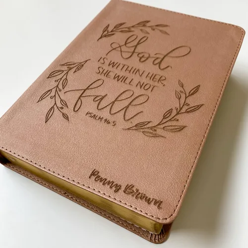 Vista 5 de CSB, She Reads Truth Bible, oro rosa, letras y grabadas a mano, grabado con nombre personalizado, regalo personalizado para cumpleaños, graduación