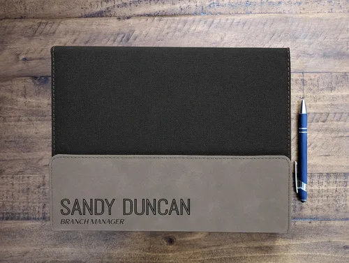 Vista 7 de Cartera personalizada. Regalos profesionales de negocios. Padfolio personalizado. Carpeta organizadora de cartera de negocios corporativos. Soporte