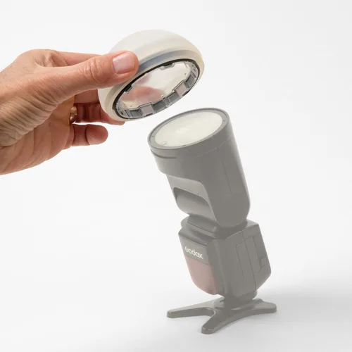 Vista 4 de Domo magnético para flash Rogue + adaptador de flash Rogue estándar v2 Utiliza el difusor suave Flash Dome en tu luz de velocidad con el adaptador
