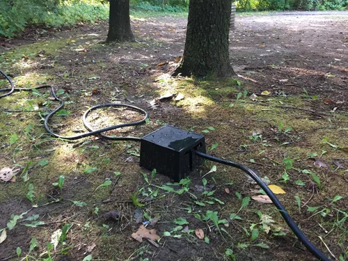Vista 5 de GR Innovations - Cubierta para cable de extensión para caravana, protector de enchufes, cubierta de cable eléctrico para exteriores, eleva y protege