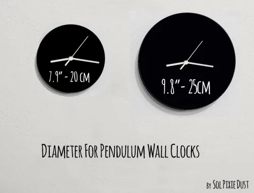 Vista 2 de Bruja de Halloween oscilando en la luna - Reloj de pared de péndulo