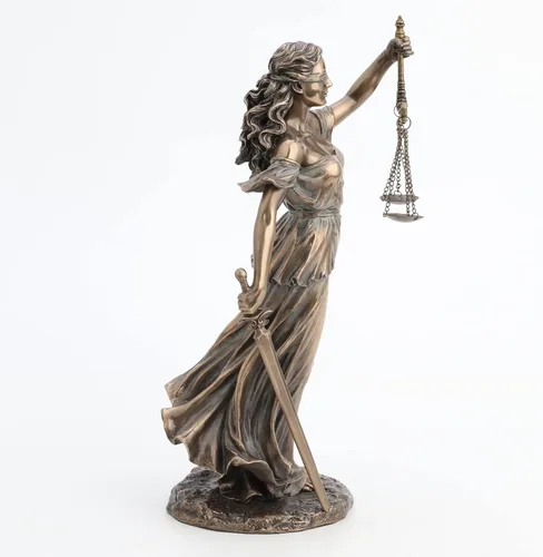 Vista 4 de Unicorn Studio 13 1/4" con los ojos vendados Lady Justice con espada y escultura de resina de escala con acabado de bronce