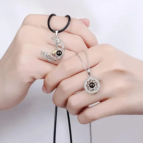 Vista 3 de 4 collares con texto en inglés "I Love You" en 100 idiomas para él y ella, collares a juego para parejas, mejores amigos, amistad, regalo de joyería