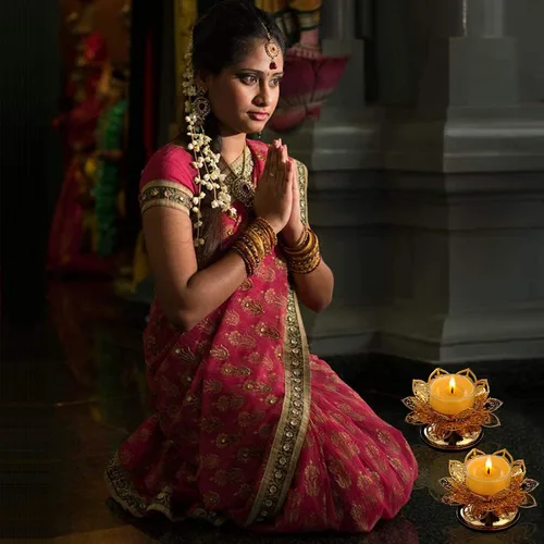 Vista 3 de Diwali Diya Vilakku - Juego de 2 portavelas para Pooja Ghee, portavelas de aceite de Puja indio, Lotus Diya para Diwali Pooja, suministros de altar