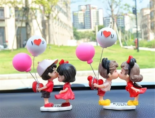 Vista 3 de Lindos adornos para pareja, lindo adorno para el interior del automóvil para parejas, decoración del automóvil, acción de caricaturas para parejas