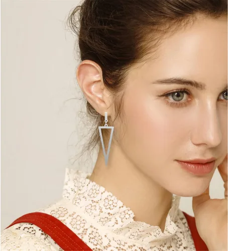 Vista 3 de WUWEIJIAJIA Aretes minimalistas de acero inoxidable punk plateado triangulares geométricos de gota dorados y negros rectangulares para mujeres