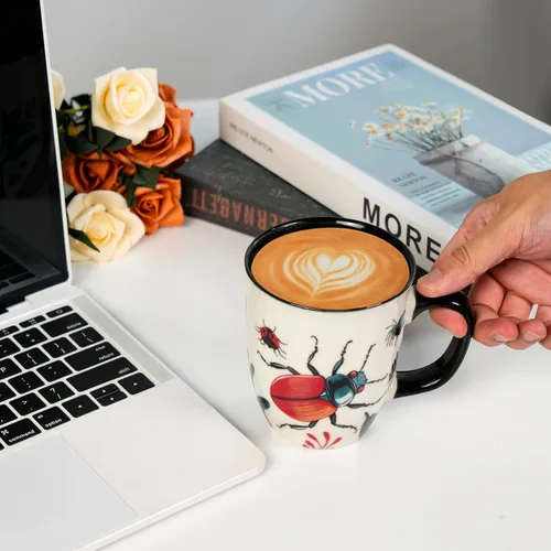 Vista 6 de Taza de Escarabajo de 16 oz que Cambia de Color - Taza de Café de Cerámica para Amantes de los Insectos - Regalo Novedoso con Temática de Insectos