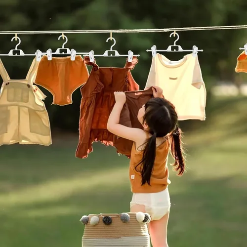 Vista 8 de Paquete de 10 perchas de plástico para pantalones con clips, colgador de faldas que ahorran espacio con clips giratorios y ajustables de 360°