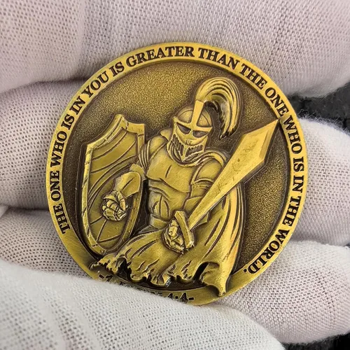Vista 2 de Christian Warrior Challenge Coin Zinc Alloy Bible Verses Medallón Bolsillo Hug Token