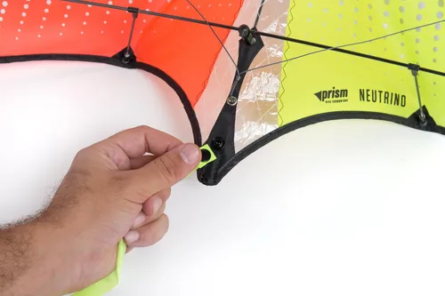 Vista 4 de Prism Kite Technology Neutrino - A Fast and Responsive Kite to Test Your Reflexes Naranja