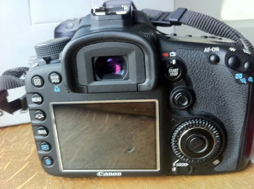 Vista 4 de Canon EOS 7D 18 MP CMOS Cámara Digital SLR Cuerpo Sólo (Renovado)