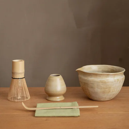 Vista 11 de Juego de 6 piezas para batidor de Matcha japonés con cuenco de cerámica Wabi-Sabi hecho a mano (Chawan), Chasen de bambú, soporte para batidor