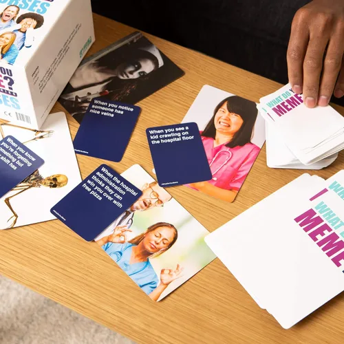 Vista 2 de WHAT DO YOU MEME? Nurses Edition - El divertido juego de fiesta para los amantes de los memes