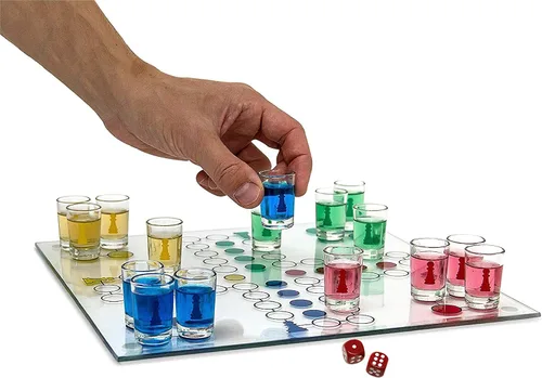 Vista 2 de Juego de beber Ludo (parchí) con 16 vasos de chupito, 2 dados y tablero de juego de vidrio