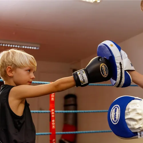 Vista 3 de Kids Boxing Gloves for 3-10 Years 4 oz Youth Boxing Gloves Junior Punching Gloves MMA Muay Thai Boys and Girls Training Gloves