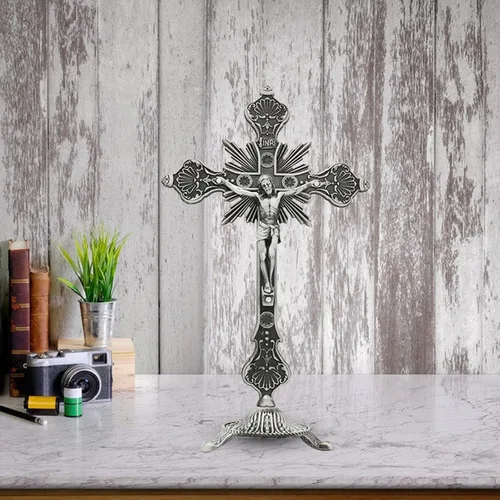 Vista 2 de Cruz de mesa de crucifijo de Jesús de metal, cruz de mesa católica con soporte para oraciones decoración del hogar, 10 pulgadas de alto, peltre