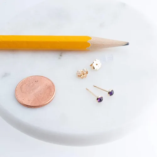 Vista 9 de Juego de aretes pequeños de oro con bisel, bola para cartílago, tragus, hélice, múltiples joyas hipoalergénicas de piedra natal para mujer