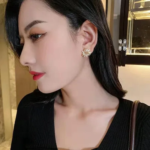 Vista 2 de Pendientes de plata de ley 925 chapados en oro de 14 quilates para mujer, aretes de pétalo de ópalo, exquisitos aretes de mujer adecuados