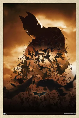 Vista 7 de DC Comics Batman Begins - Póster de pared de una hoja de Batman, 22.4 pulgadas de largo x 14.7 pulgadas de ancho, versión enmarcada de madera