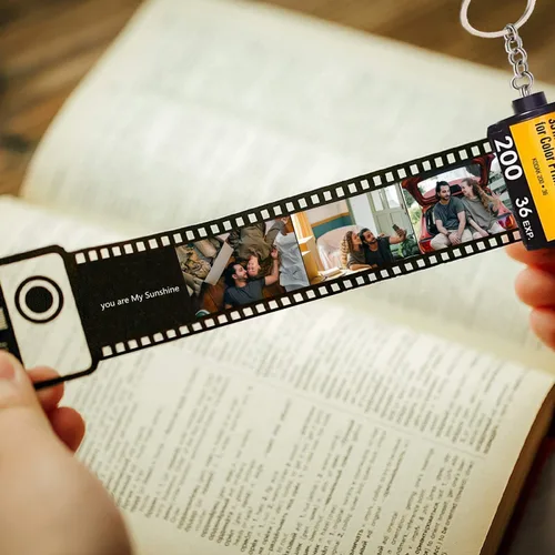 Vista 2 de Llavero personalizado, rollo de película de cámara personalizado con imágenes para mujer