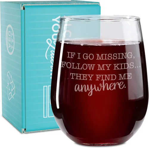 Vista 12 de On The Rox Drinks Regalos de vino para mamá, copa de vino grabada sin tallo de 17 onzas con texto en inglés "Parenting Takes A Vineyard", única y 1