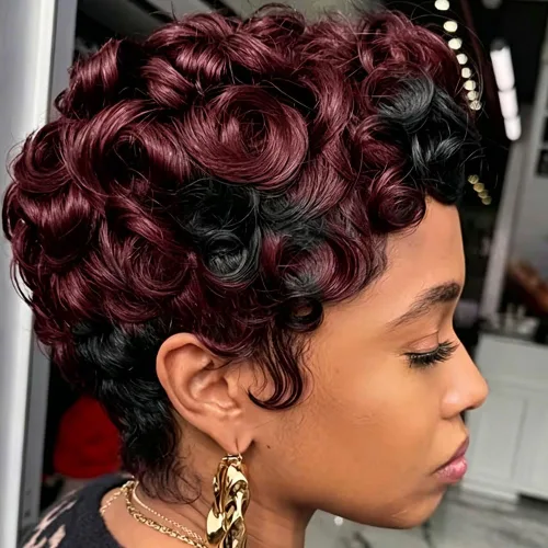 Vista 8 de DOcute Pelucas cortas de corte Pixie para mujeres negras, peluca Pixie negra y marrón, pelucas cortas rizadas con flequillo, peluca corta