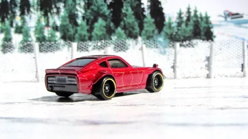Vista 5 de Hot Wheels 2018 50 aniversario Nightburnerz Custom Datsun 240Z 140/365, granate
