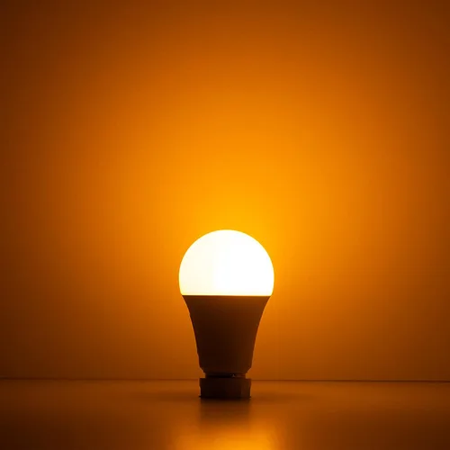 Vista 9 de Norb BUG LITE Bombillas para insectos Bombilla LED ámbar A19 E26 9 W 960 lúmenes 2000 K y eficiencia energética Espectro libre de azul