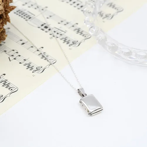 Vista 3 de AeraVida Colgante rectangular simple y elegante para recuerdos preciosos y medallones grabables, collar de cadena de plata de ley 925
