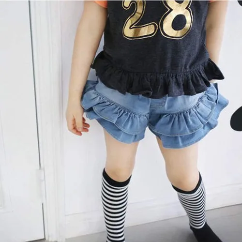 Vista 6 de TIBE PINCESS Pantalones cortos de mezclilla para niñas de 2 capas con volantes de encaje para niños, falda de entrenamiento de bebé, pantalones
