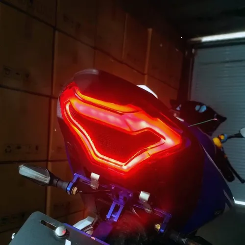 Vista 3 de Lámpara de freno de motocicleta, luz trasera LED con señales de giro integradas, repuesto para Yamaha YZF R3 R25 Y15ZR MT07 FZ07 LC150