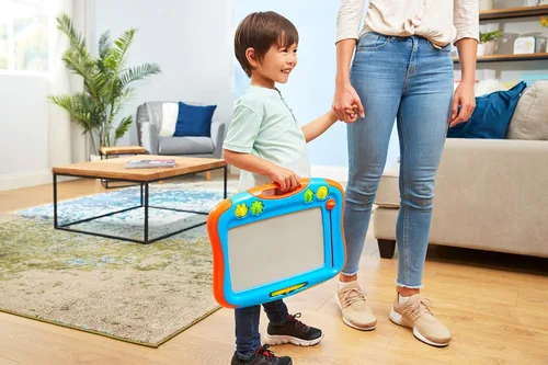 Vista 5 de Tom y Megasketcher - Pizarra magnética para dibujar Bloc de escritura grande con borrador mágico Juegos de viaje para niños de 3, 4, 5, 6 y más