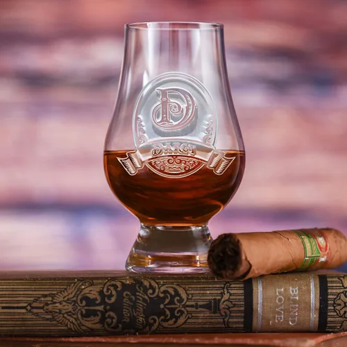 Vista 2 de Glencairn - Vaso de whisky escocés personalizado grabado