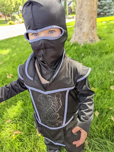 Vista 4 de Little Adventures Disfraz de ninja lavable a máquina para jugar y fiestas