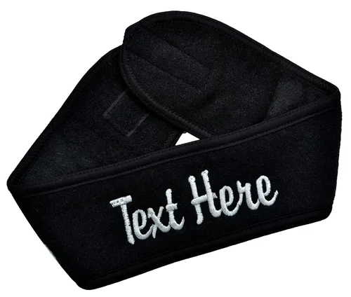 Vista 2 de Funny Girl Designs Diadema de spa personalizada bordada con texto personalizado de tu elección (negro)