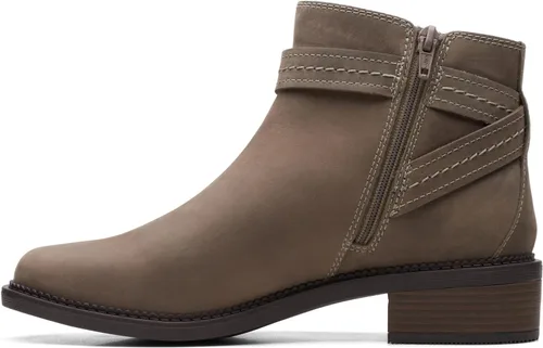 Vista 5 de Clarks Women's Maye Strap Ankle Boot