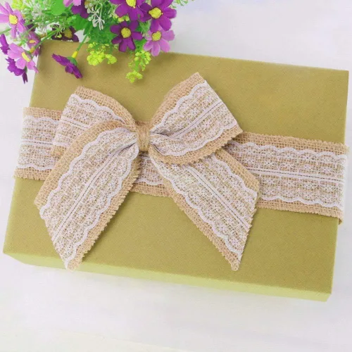 Vista 3 de CCINEE Rollo de cinta de arpillera de yute natural de 5.4 yardas con cinta de encaje blanco para manualidades, decoración de boda