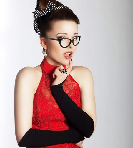 Vista 4 de TUPARKA Juego de 12 accesorios de disfraz de los años 50, gafas de ojo de gato, vestido elegante para mujer