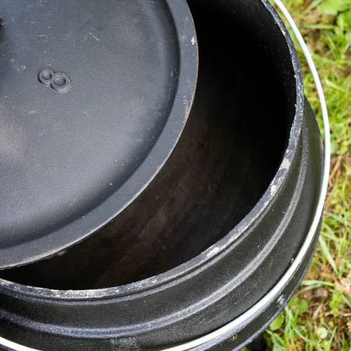 Vista 6 de Lehman's Campfire - Olla de hierro fundido con 3 patas y tapa, 9.5 pulgadas, 1.5 galones