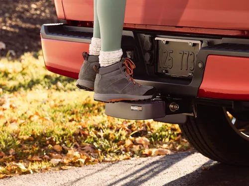 Vista 8 de WeatherTech BumpStep 12" - Escalón montado en enganche y protección de parachoques para receptor de 2 pulgadas con herrajes estándar