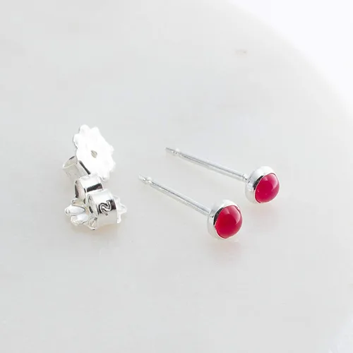 Vista 29 de Aretes pequeños de plata de ley para cartílago, tragus, hélix, múltiples piercings hipoalergénicos, piedra natal para mujer, juego de bisel