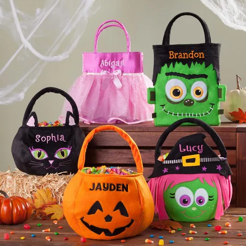 Vista 7 de Halloween Trick or Treat Bucket Bag Nombre personalizado bordado en cesta de dulces de felpa para niños