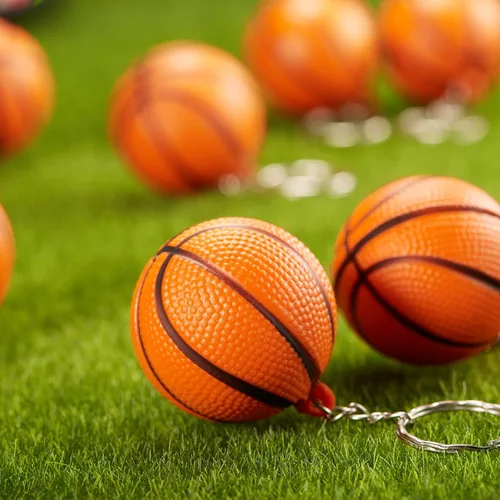 Vista 3 de Blulu Paquete de 20 llaveros de baloncesto a granel, regalos de fiesta de baloncesto naranja, regalos deportivos para bolsas de regalos