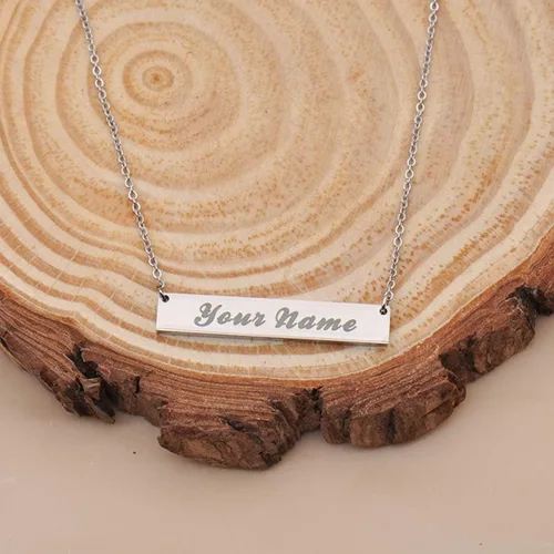 Vista 2 de Love Wind Collar con nombre personalizado grabado, barra horizontal con placa de nombre inicial