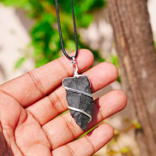 Vista 6 de YUVDIPR Collar de piedra de cristal de turmalina negra cruda para hombres y mujeres, joyería de cristal curativo de chakras, regalos para él o ella