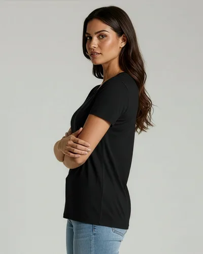 Vista 4 de Real Essentials Paquete de 4 camiseta de manga corta de algodón para mujer, camiseta casual con cuello redondo (disponible en tallas grandes)