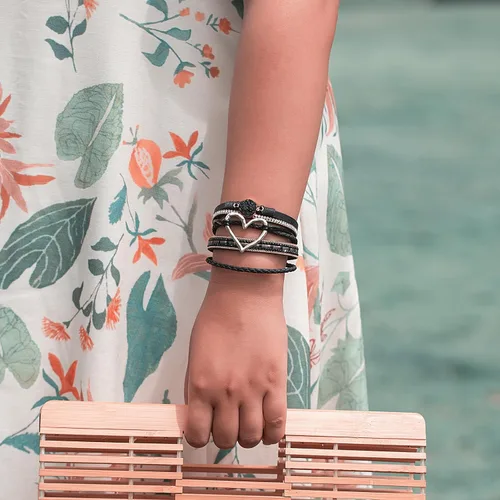Vista 9 de FANCY SHINY Pulseras de cuero con forma de corazón, apilables, bohemias, pulseras de diamantes de imitación de resina de moda con cierre magnético