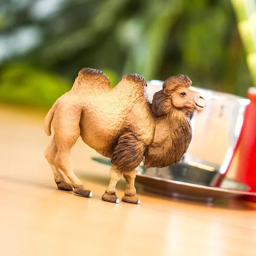 Vista 5 de Safari Ltd. Figura de camello bactriano, figura realista de vida silvestre de 4.25 pulgadas, juguete educativo para niños, niñas y niños a partir