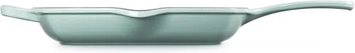Vista 3 de Le Creuset Sartén cuadrada Signature de hierro fundido esmaltado, 10.25 pulgadas, sal marina